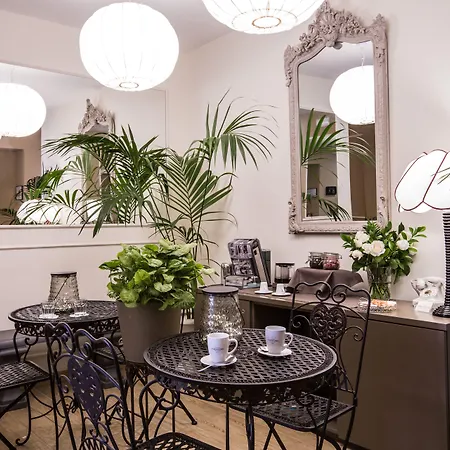Chic & Town Luxury Rooms Piazza Di Spagna-3